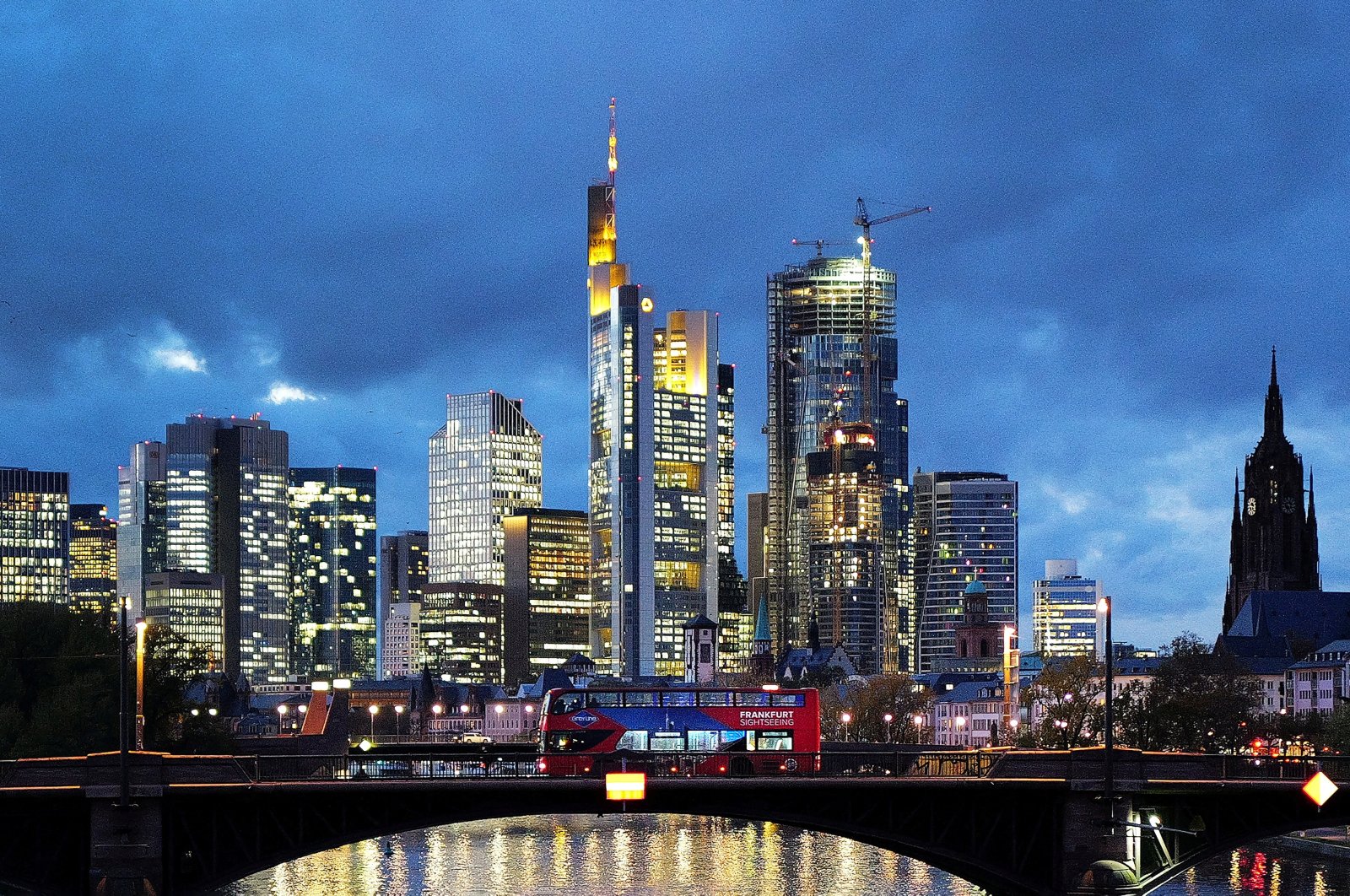 Die Umfrage zeigt, dass die Geschäfte der führenden deutschen Unternehmen im Jahr 2023 schleppend verlaufen werden