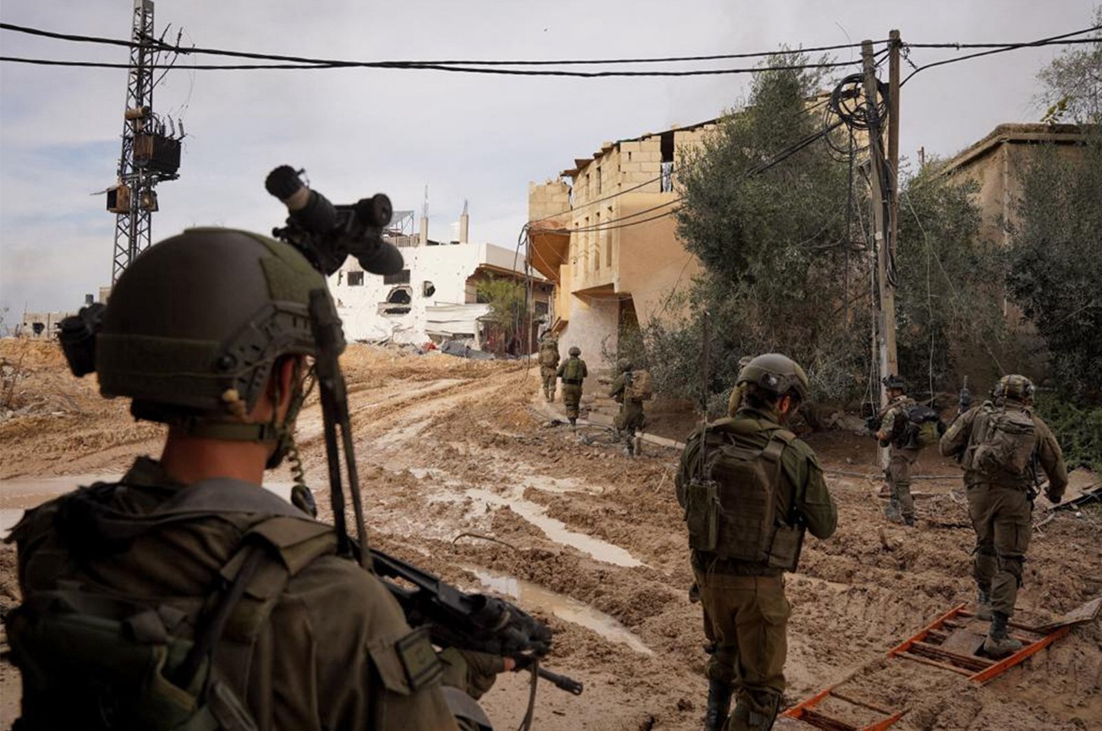 Israeli soldiers operating in Khan Younis in the southern Gaza Strip, Palestine, Dec. 24, 2023. (AFP Photo)