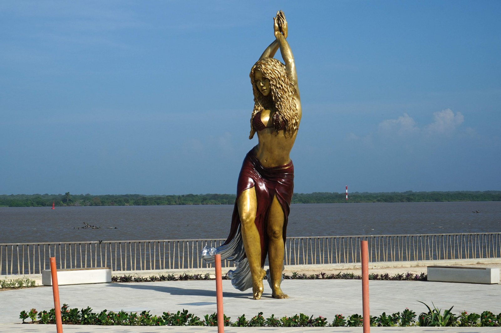A view of a statue of Colombian singer Shakira at the Malecon in Barranquilla, Colombia, Dec. 26, 2023. (AFP Photo)
