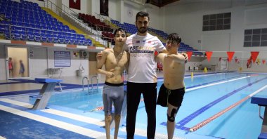 Turkish swimmers Muhammet Enes Sarı (R) and Süleyman Enes Mete Arslan (L) pose for a photo, Yozgat, Türkiye, Dec. 28, 2023. (IHA Photo)