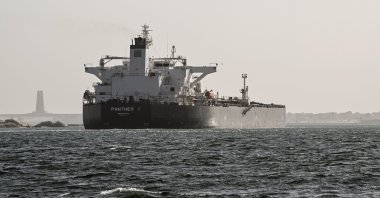 A ship crosses the Suez Canal toward the Red Sea in Ismailia, Egypt, Dec. 22, 2023. (EPA Photo)