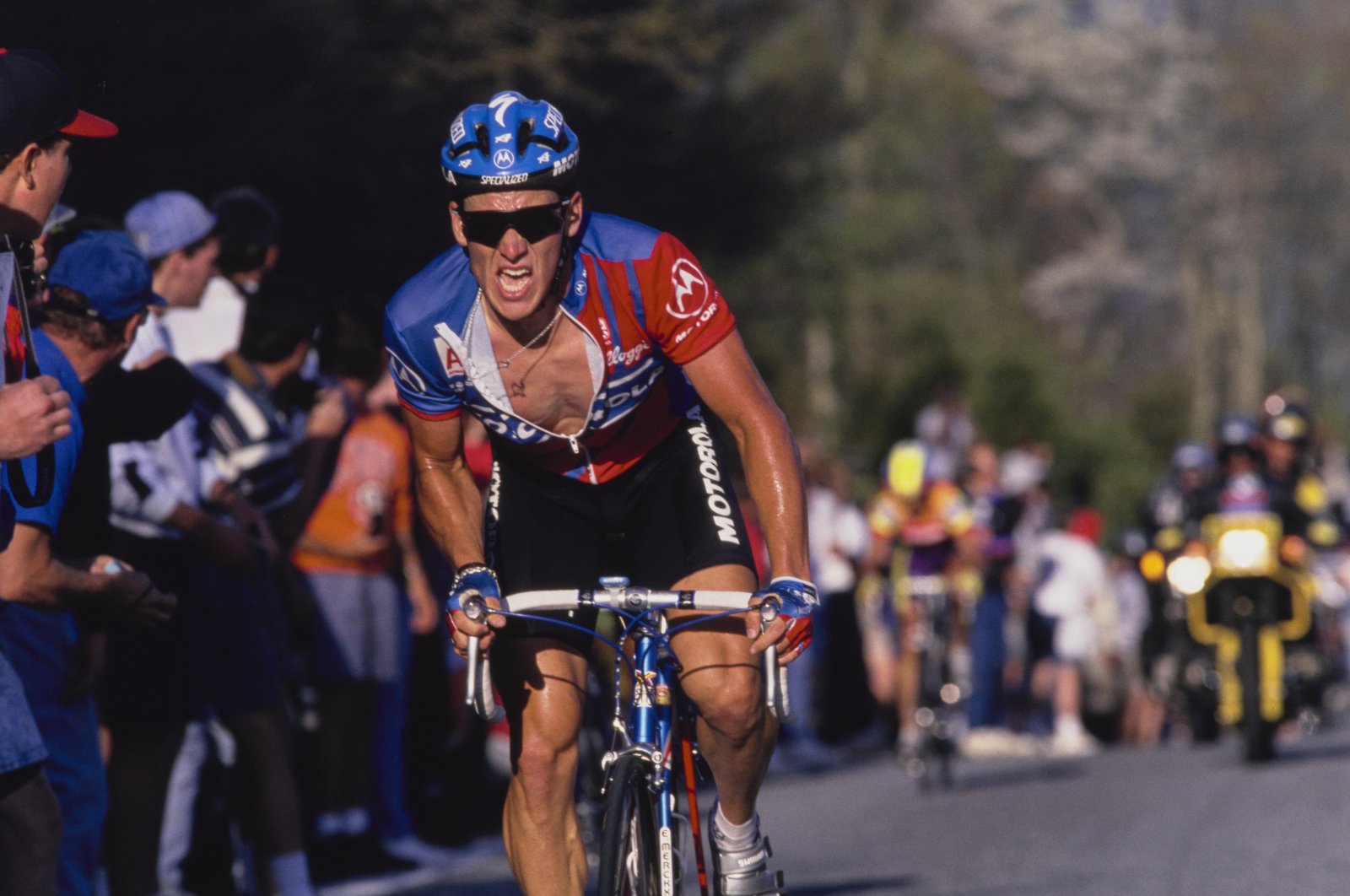 US&#039; Lance Armstrong riding for the Motorola Cycling Team climbs Beech Mountain during Stage 9 of the Tour DuPont cycling stage race at Beech Mountain, North Carolina, U.S., May 15, 1993. (Getty Images Photo)