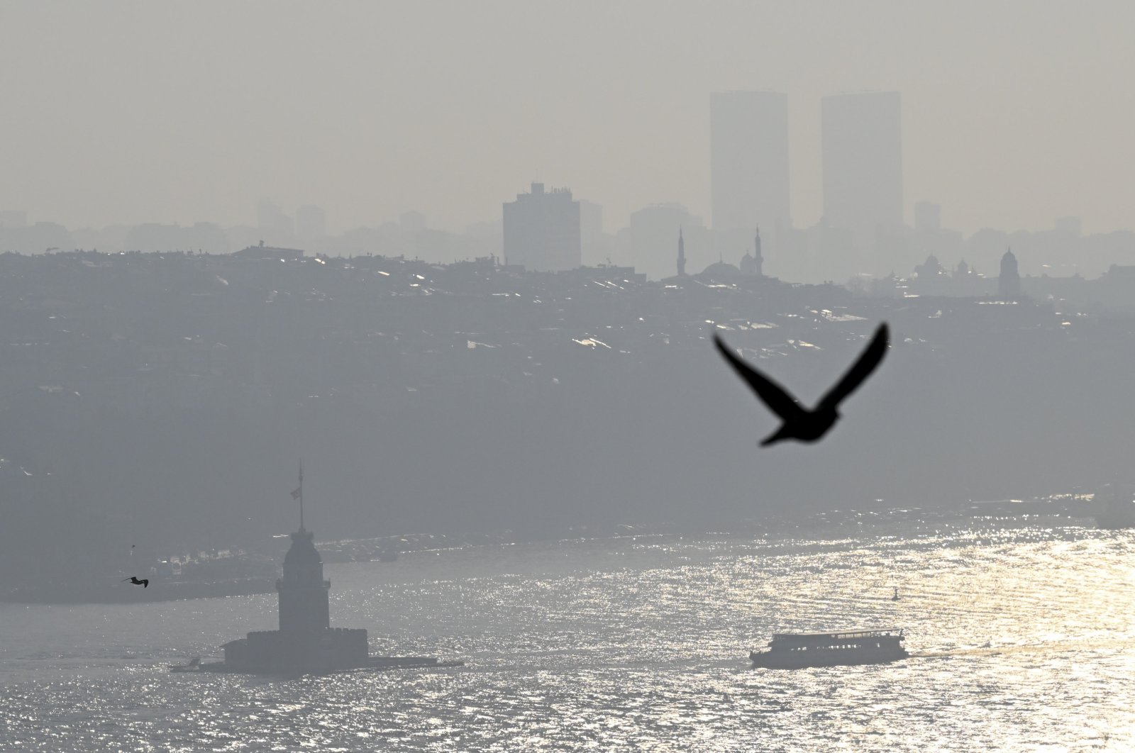 The beautiful sunny view of the Bosporus strait and iconic Maiden Tower, Istanbul, Türkiye, Dec. 29, 2023. (AA Photo)