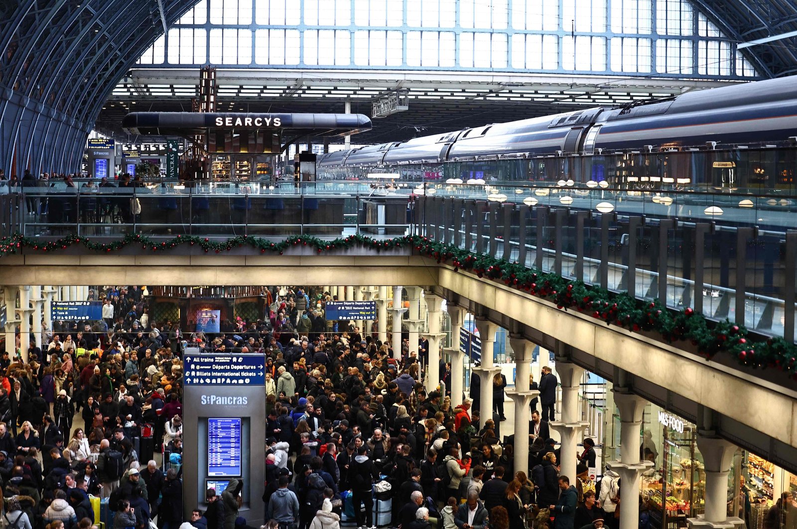 New Year travelers stranded as all Eurostar trains canceled