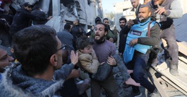 A Palestinian man evacuates a wounded girl from the site of an Israeli strike on the Zawayda area of the central Gaza Strip, Palestine, Dec. 30, 2023. (AFP Photo)