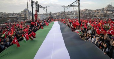 Holding a huge Palestinian flag, thousands demonstrate to show solidarity with the Palestinian people amid Israel&#039;s indiscriminate attacks on the Gaza Strip that have claimed over 20,000 lives, Galata Bridge, Istanbul, Türkiye, Jan 1, 2024. (AFP Photo)