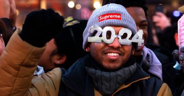 Revelers get ready to celebrate the New Year’s Eve Ball drop in Times Square, New York City, U.S., Dec. 31, 2024. (AFP Photo)