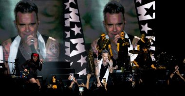 World-renowned artist Robbie Williams performs in Bodrum, Muğla, Türkiye, Aug. 17, 2023. (Photo by Funda Karayel)
