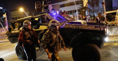 Turkish police secure the area near an art gallery in Ankara, Türkiye, Dec. 19, 2016. (Reuters File Photo)