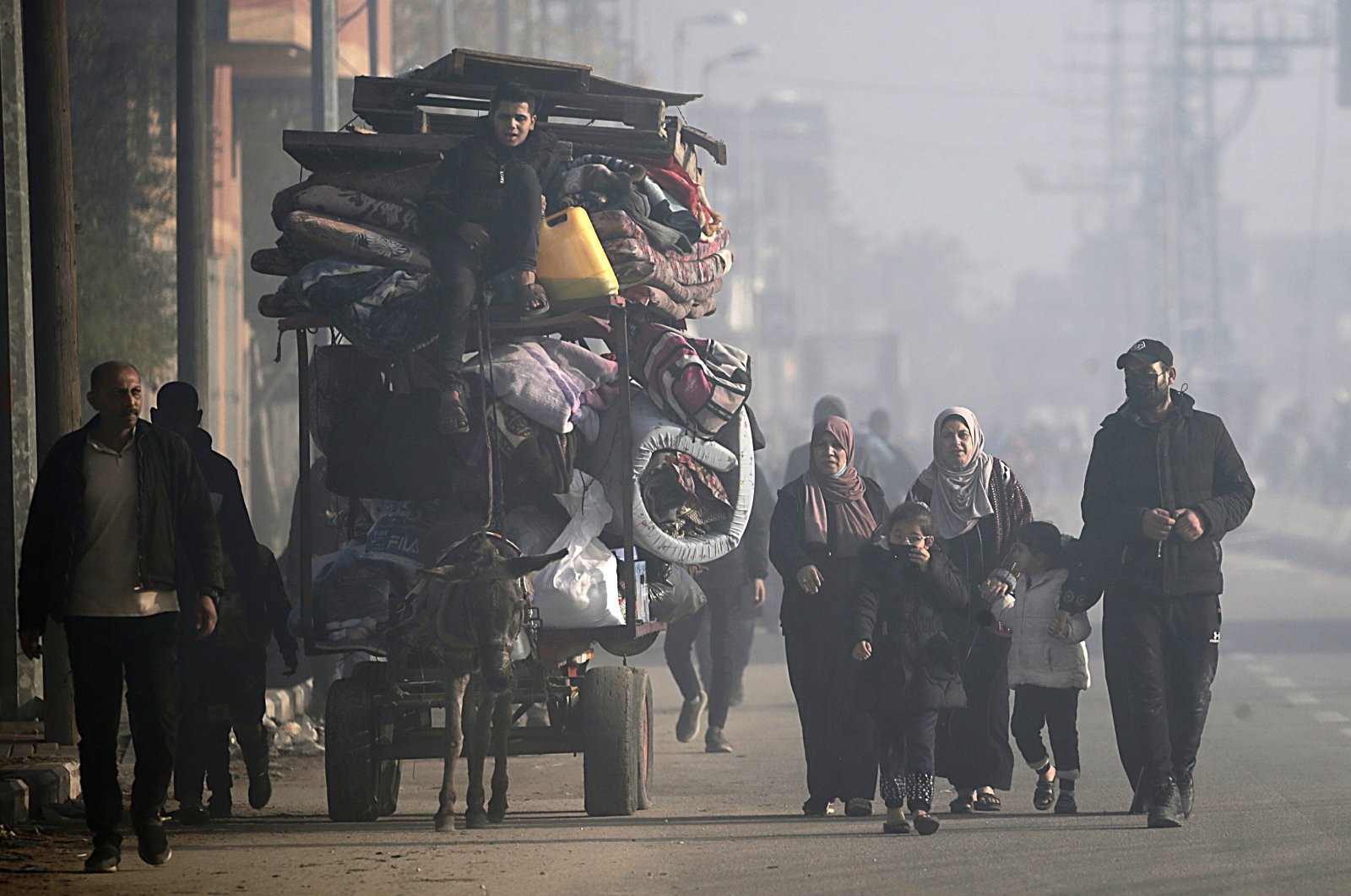 Residents of Al Nusairat and Al Bureij refugee camps begin to evacuate following an Israeli warning of increased military operations in the camps in the Gaza strip, Dec. 26, 2023. (EPA File Photo)