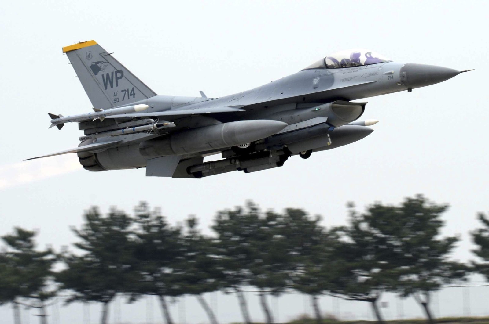  U.S. Air Force&#039;s F-16 fighter takes off during an annual joint air exercise &quot;Max Thunder&quot; between South Korea and the U.S. at Kunsan Air Base in Gunsan, South Korea on April 20, 2017. (AP File Photo)