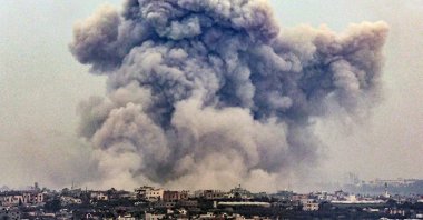 Smoke billows during Israeli bombardment of Khan Younis, Rafah, in the southern Gaza strip, Palestine, Jan. 2, 2024. (AFP Photo)