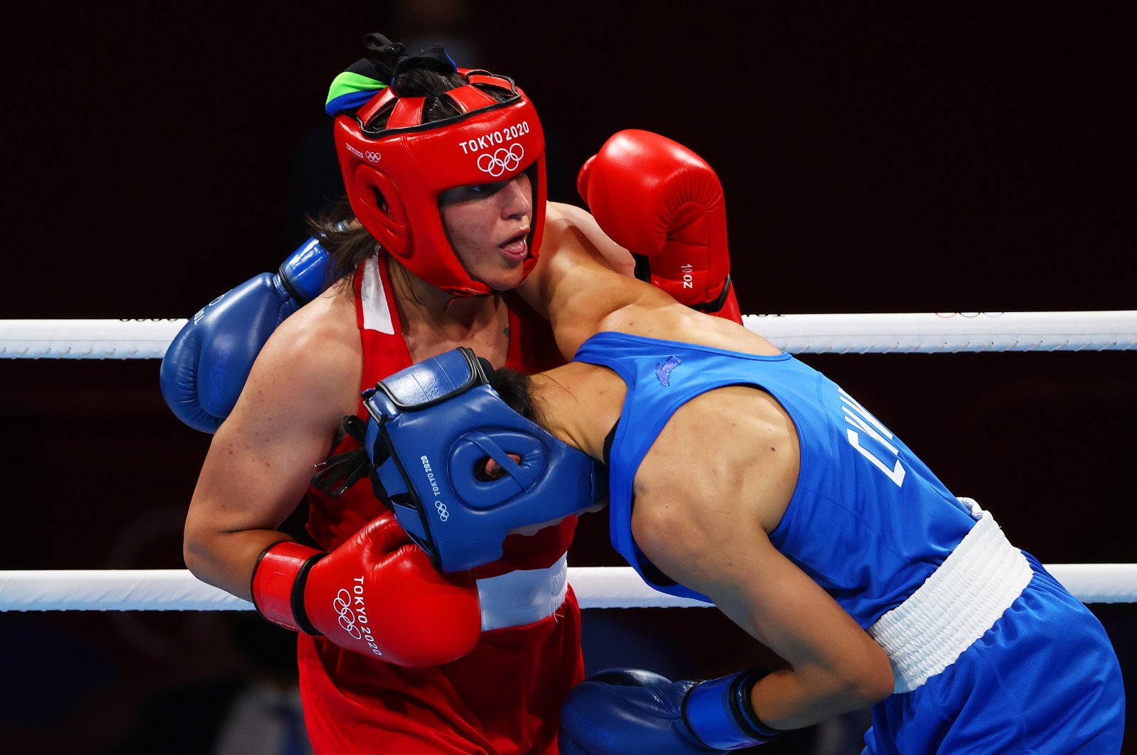 Türkiye&#039;s Busenaz Sürmeneli (L) and China&#039;s Hong Gu tangle during the Women&#039;s Welter (64-69 kg.) final bout at the Tokyo 2020 Olympic Games at Kokugikan Arena, Tokyo, Japan, Aug. 7, 2021. (Getty Images Photo)