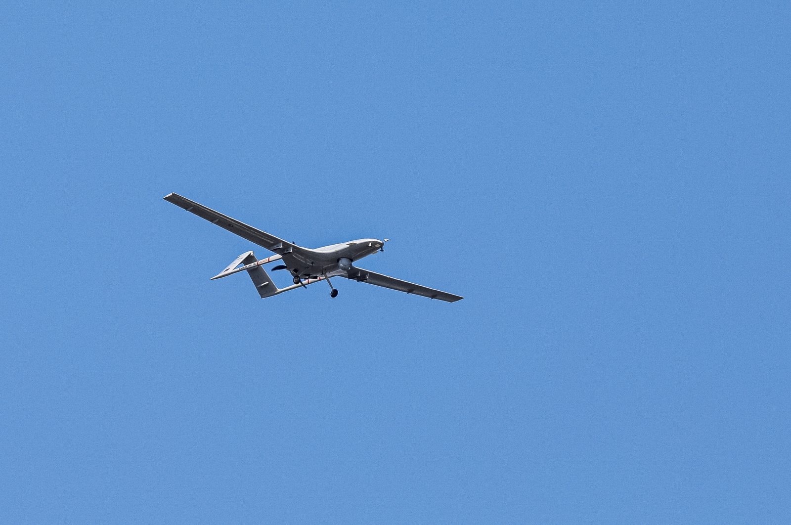 A Bayraktar TB2 unmanned combat aerial vehicle is seen during a demonstration flight at the aerospace and technology festival, Teknofest, in Baku, Azerbaijan, May 27, 2022. (Reuters Photo)