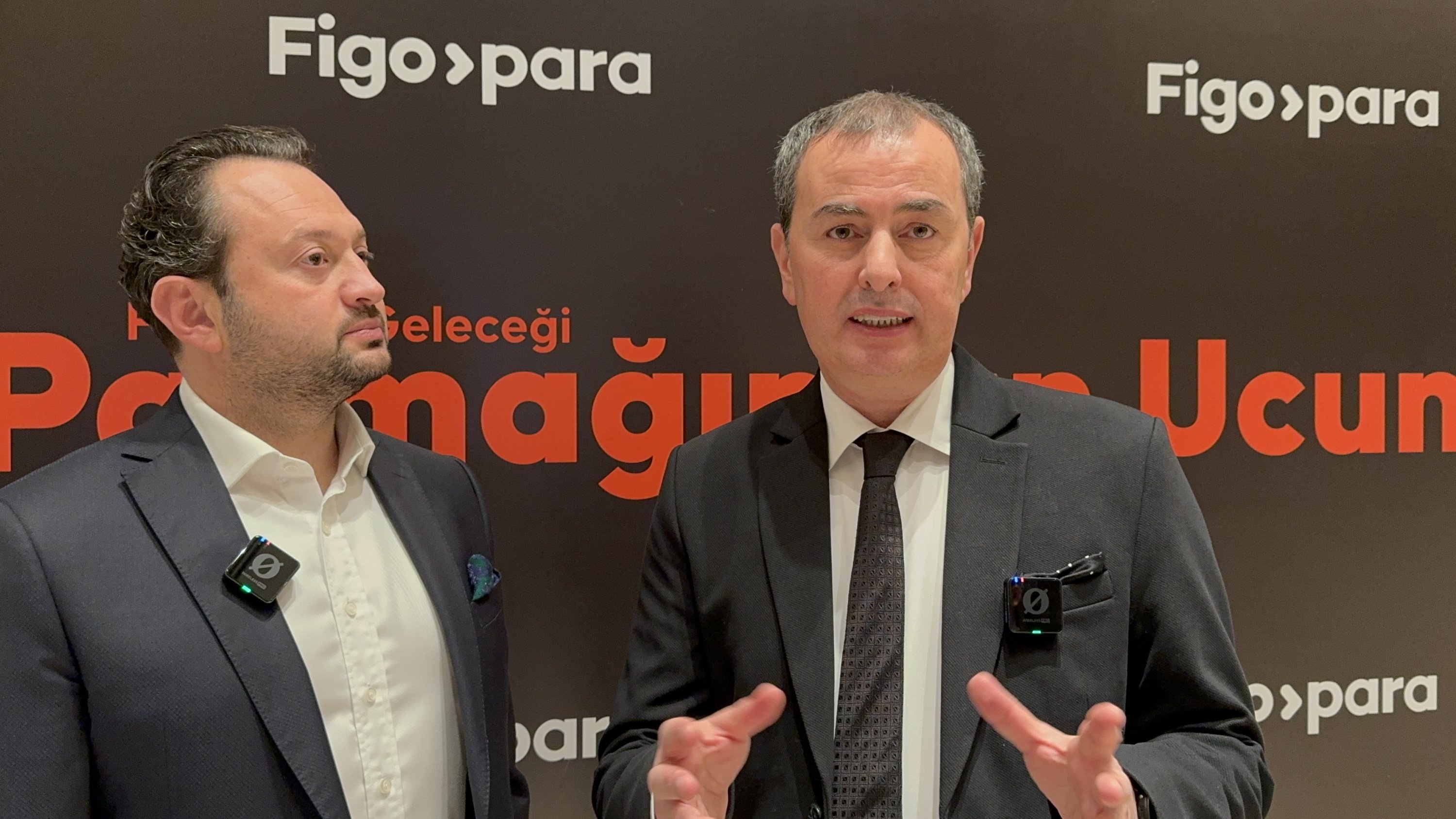 Koray Bahar (L), founder and CEO of Figopara, and İşbank General Manager Hakan Aran. (Courtesy of Figopara)