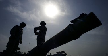 U.S. Army Second Battalion 34th Armor Regiment specialists David Randolph (R) and Martin Trump prepare their M1-A1 tank at a base Gabe in Baquba, Iraq Oct. 11, 2005. (Reuters File Photo)