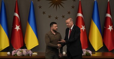 President Recep Tayyip Erdoğan shakes hands with Ukrainian President Volodymyr Zelenskyy at the end of a joint news conference following their meeting in Istanbul, Türkiye, July 8, 2023. (AP Fıle Photo)