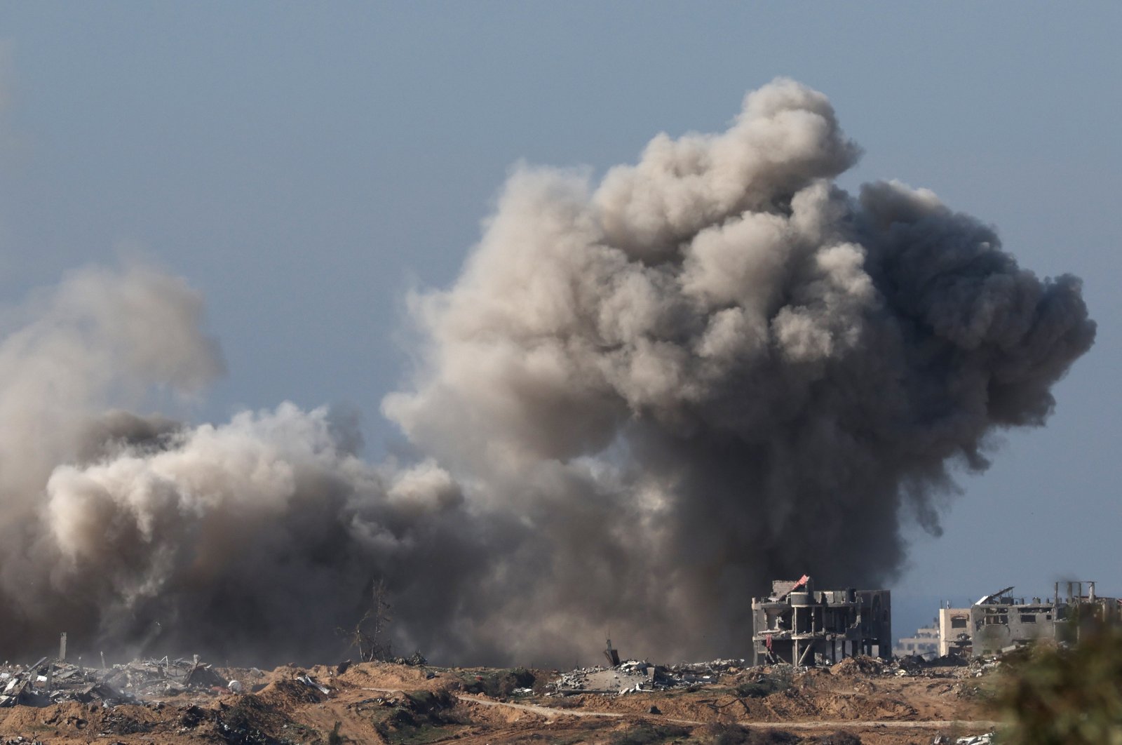 Smoke rises after Israeli strikes on the Gaza Strip, Palestine, Jan. 7, 2024. (EPA Photo)