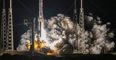The brand new rocket, United Launch Alliance&#039;s (ULA) Vulcan Centaur, lifts off from Space Launch Complex 41d at Cape Canaveral Space Force Station in Cape Canaveral, Florida, on Jan. 8, 2024, for its maiden voyage, carrying Astrobotic&#039;s Peregrine Lunar Lander. (AFP Photo)