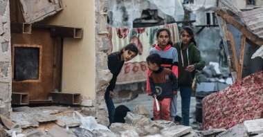 Children inspect the damage following Israeli bombardment in Rafah on the southern Gaza Strip on Dec. 29, 2023. (AFP File Photo)