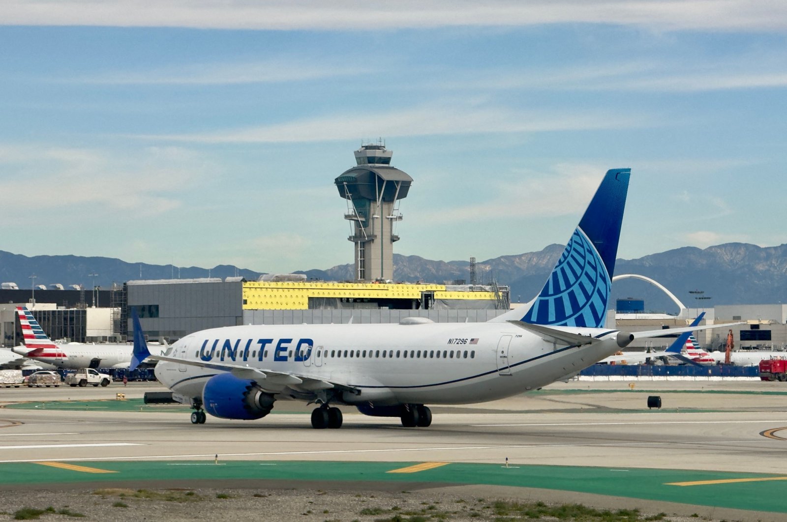 A United Airlines plane taxis at Los Angeles International Airport (LAX), Los Angeles, California, U.S., Jan. 4, 2024. (AFP Photo)