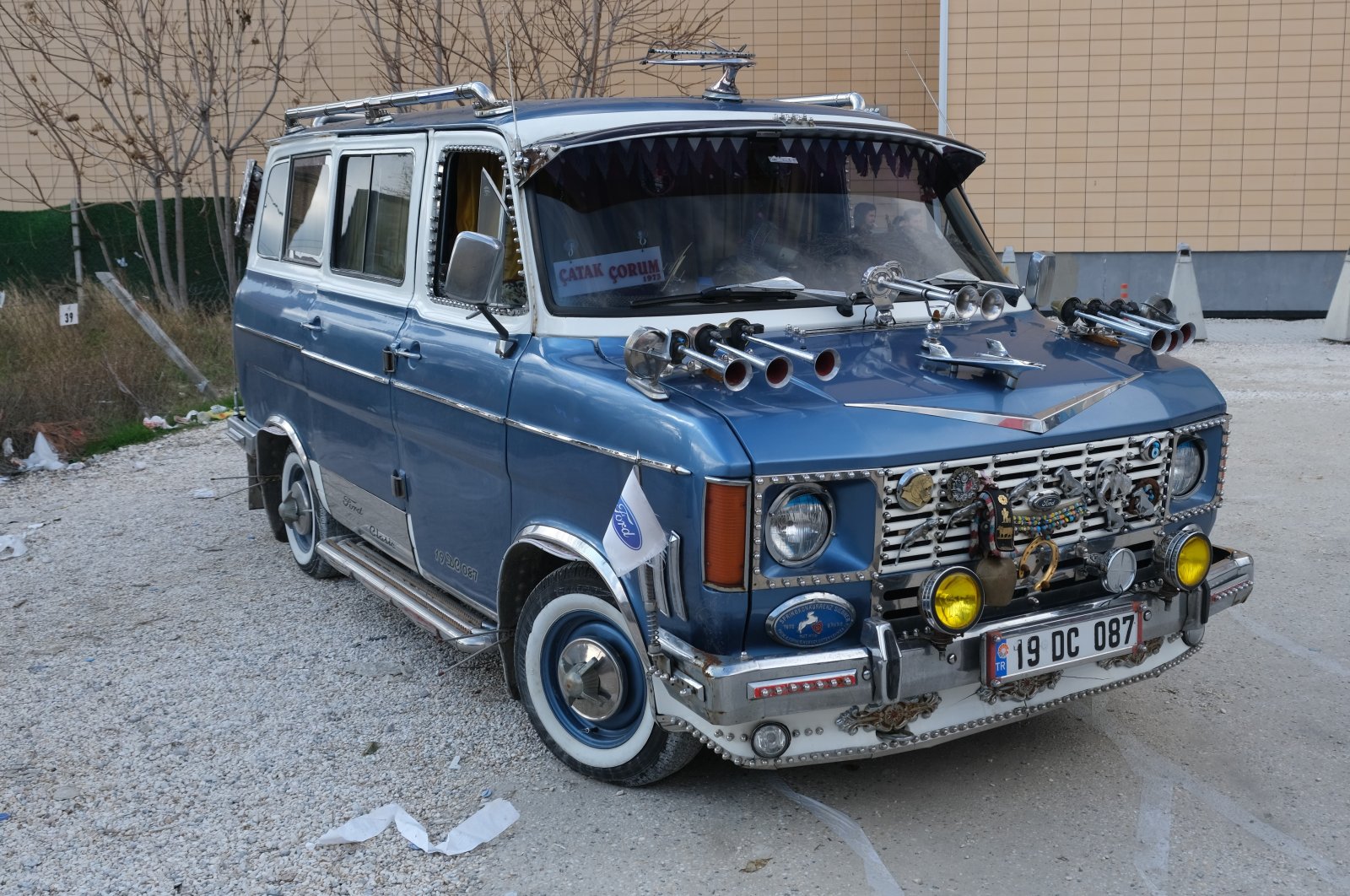 A 1973 model minibus named &quot;Sevda&quot; decorated with antiques, Eskişehir, Türkiye, Jan. 9, 2023. (IHA Photo)