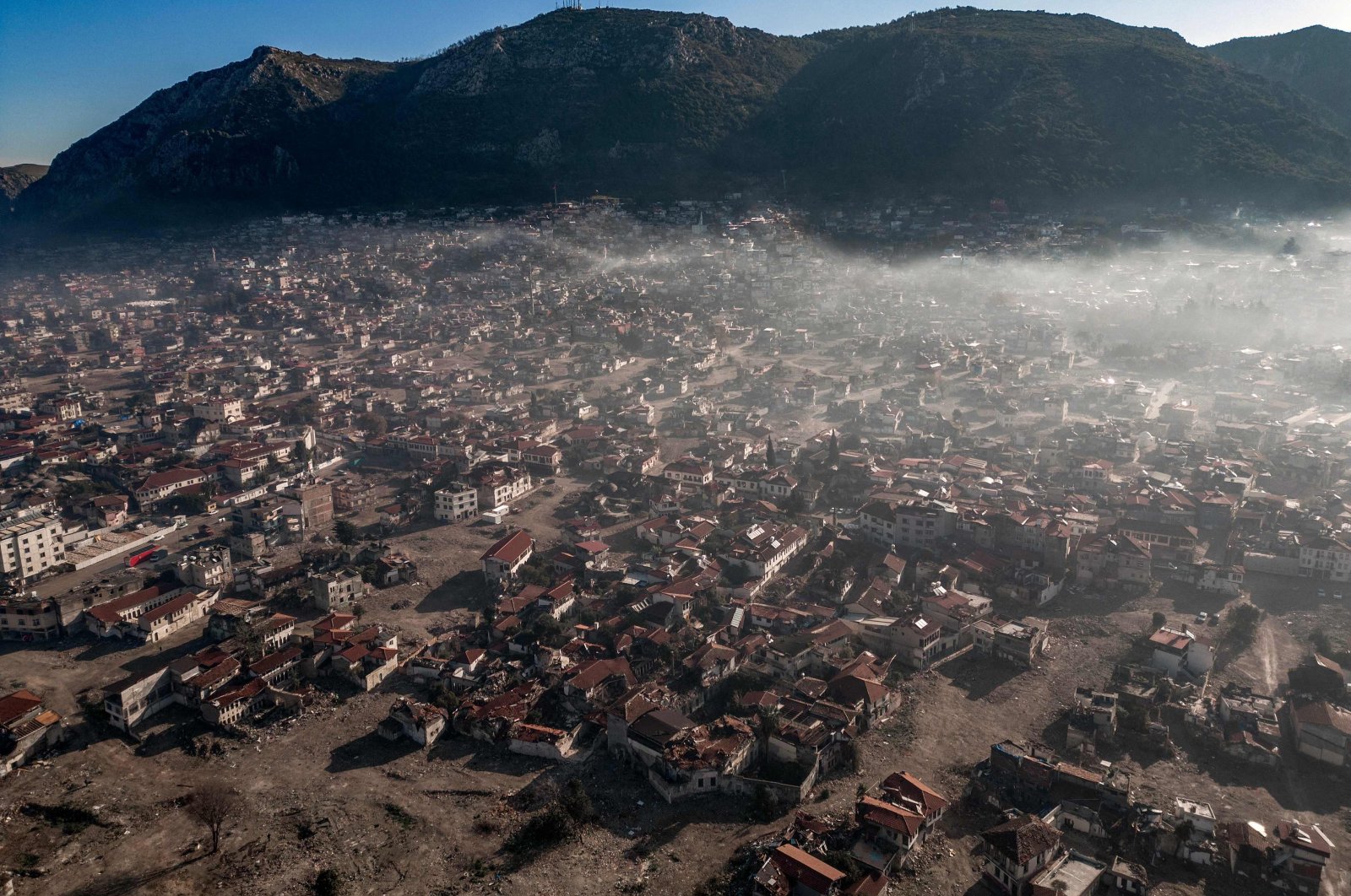 A general view of buildings damaged by devastating earthquakes in February 2023, in Hatay, southeastern Türkiye, Dec. 24, 2023. (AFP Photo)