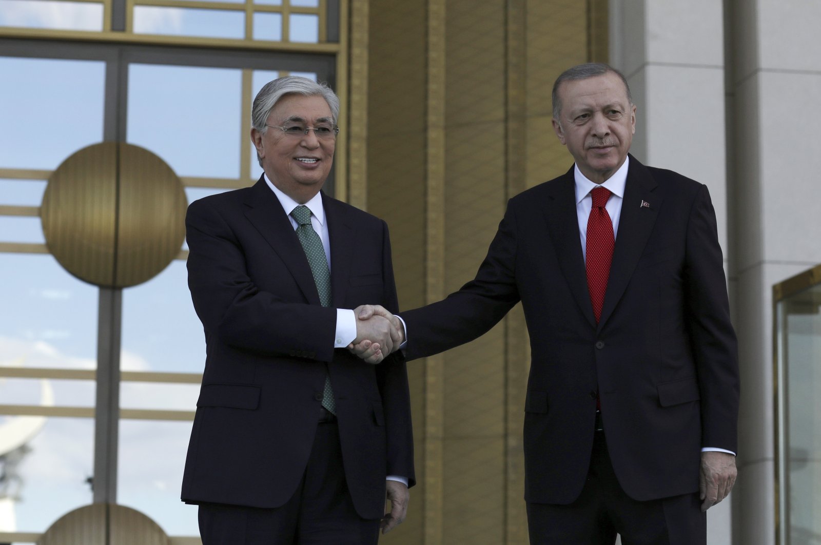 Kazakhstan&#039;s President Kassym-Jomart Tokayev (L) and President Recep Tayyip Erdoğan shake hands during a welcome ceremony in Ankara, Türkiye, May 10, 2022. (AP Photo)