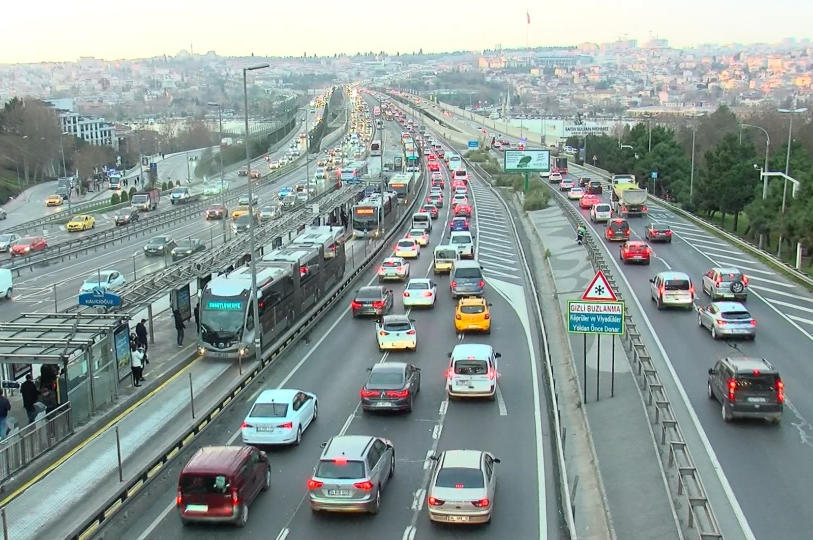 A view of traffic in Istanbul, Türkiye, Jan. 2, 2024. (DHA Photo)