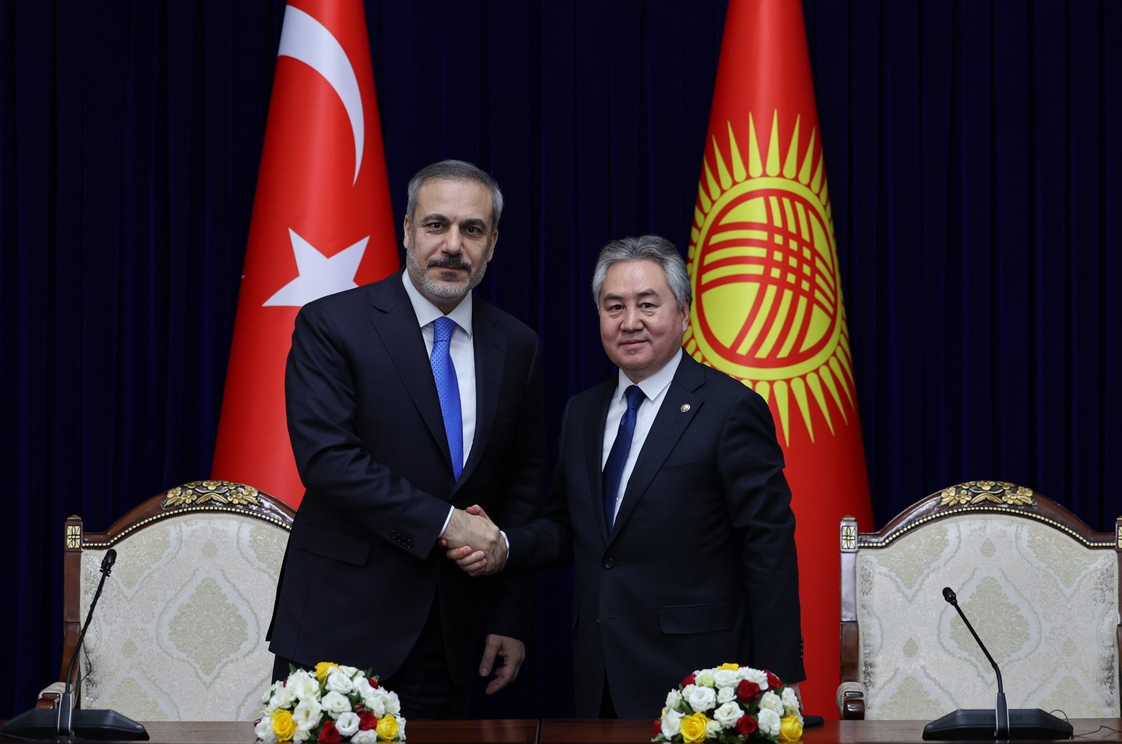 Foreign Minister Hakan Fidan (L) shakes hands with his Kyrgyz counterpart Zheenbek Kulubaev before their news conference, Bishkek, Kyrgyzstan, Jan. 9, 2024. (AA Photo)