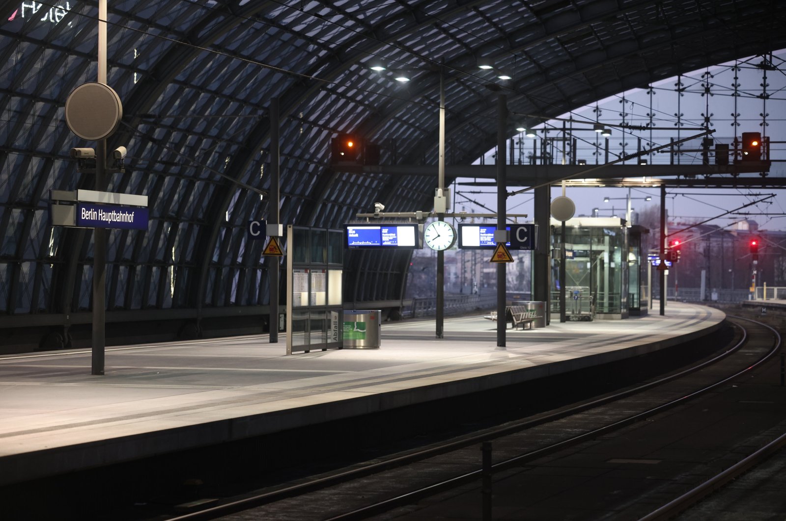 A platform of Berlin Central Station remains mainly unpopulated during a strike in Berlin, Germany, Jan. 10, 2024. (EPA Photo)