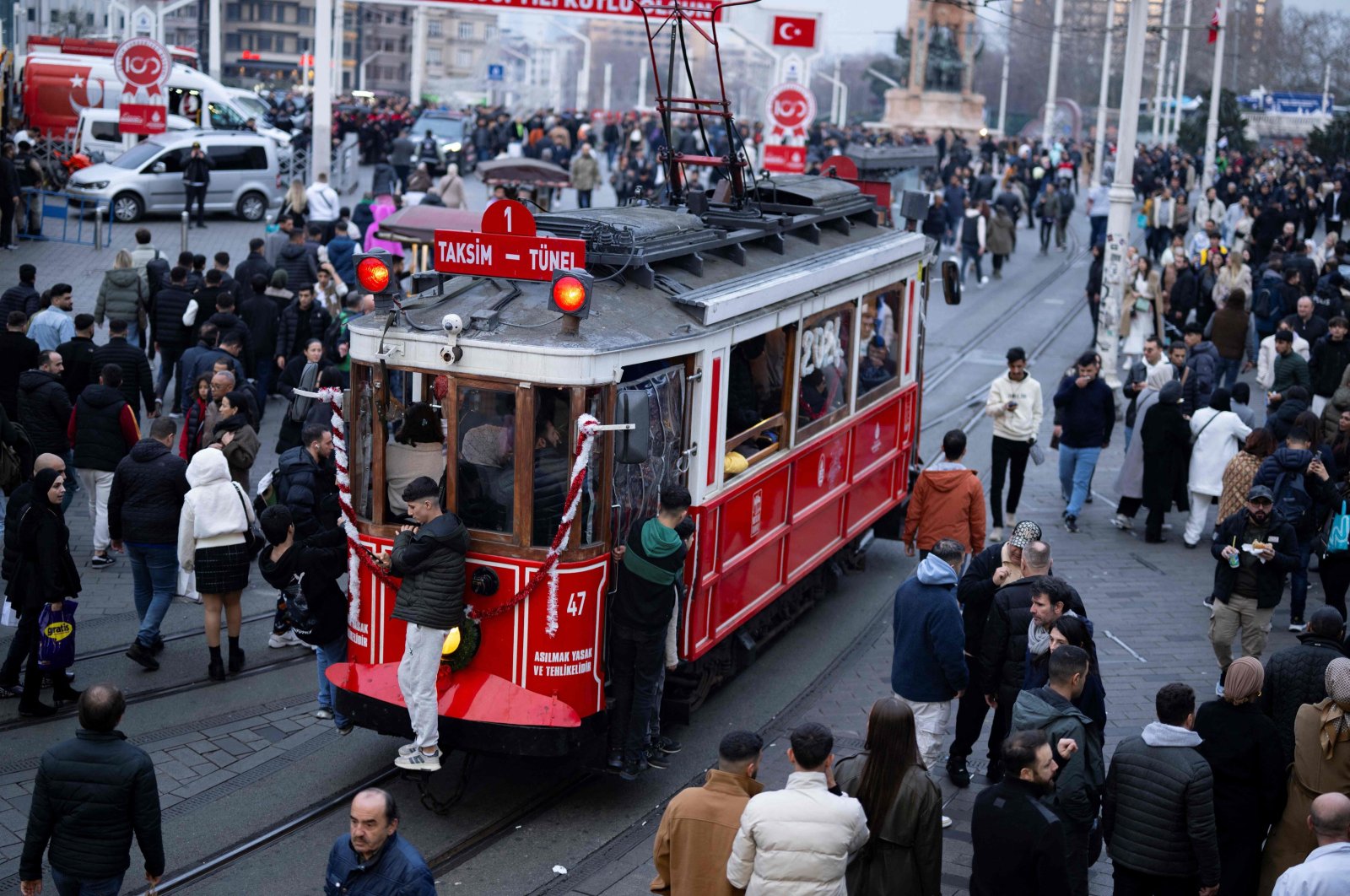 Türkiye’s unemployment rate inches up to 9% in November