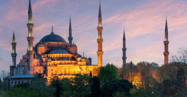 Blue Mosque at sunset, Istanbul, Türkiye. (Getty Images Photo)