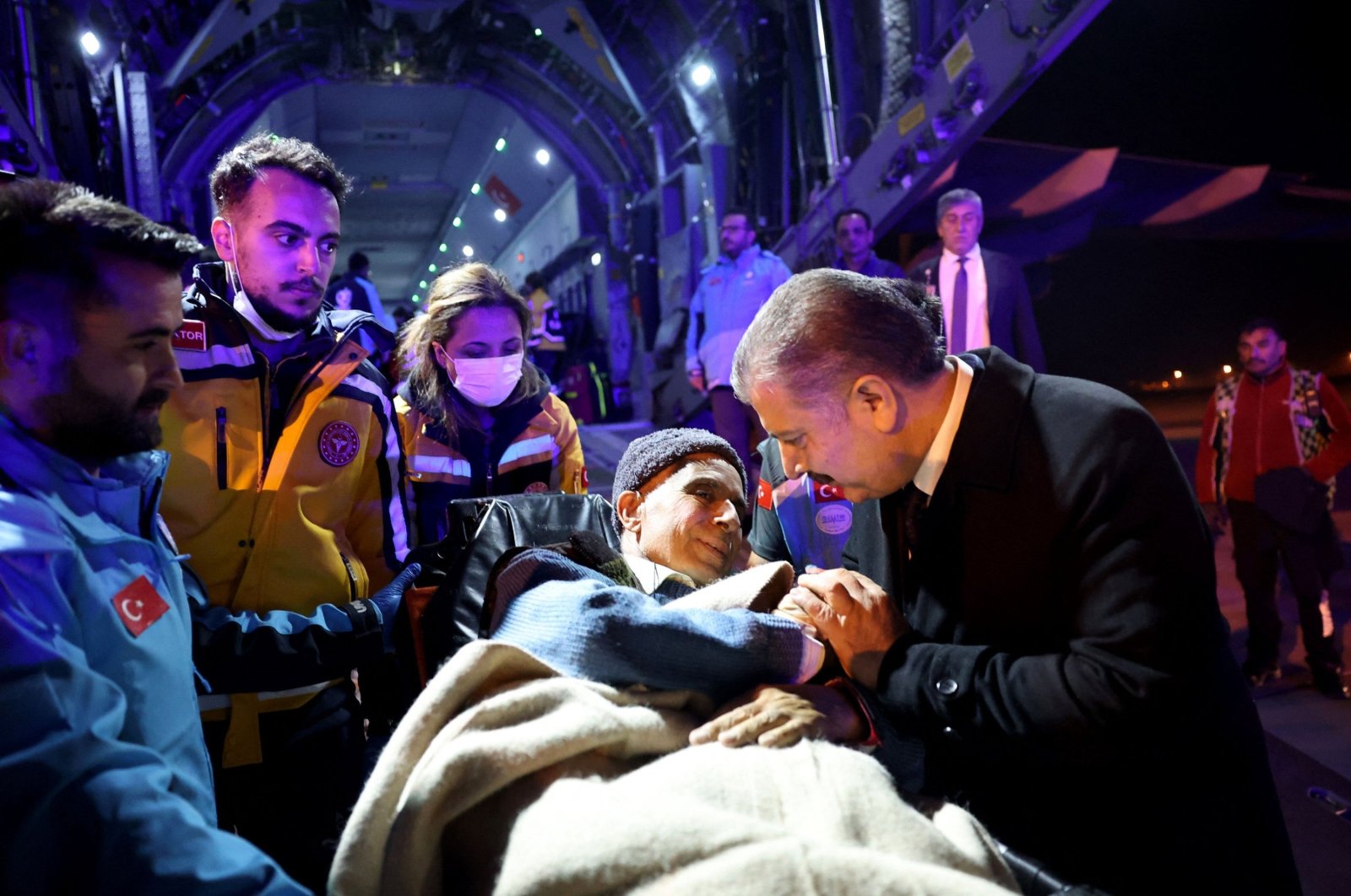 Health Minister Fahrettin Koca (R) speaks with a Palestinian cancer patient who had crossed from Gaza into Egypt after arriving at Esenboğa Airport in Ankara, Türkiye, Nov. 16, 2023. (AFP File Photo)