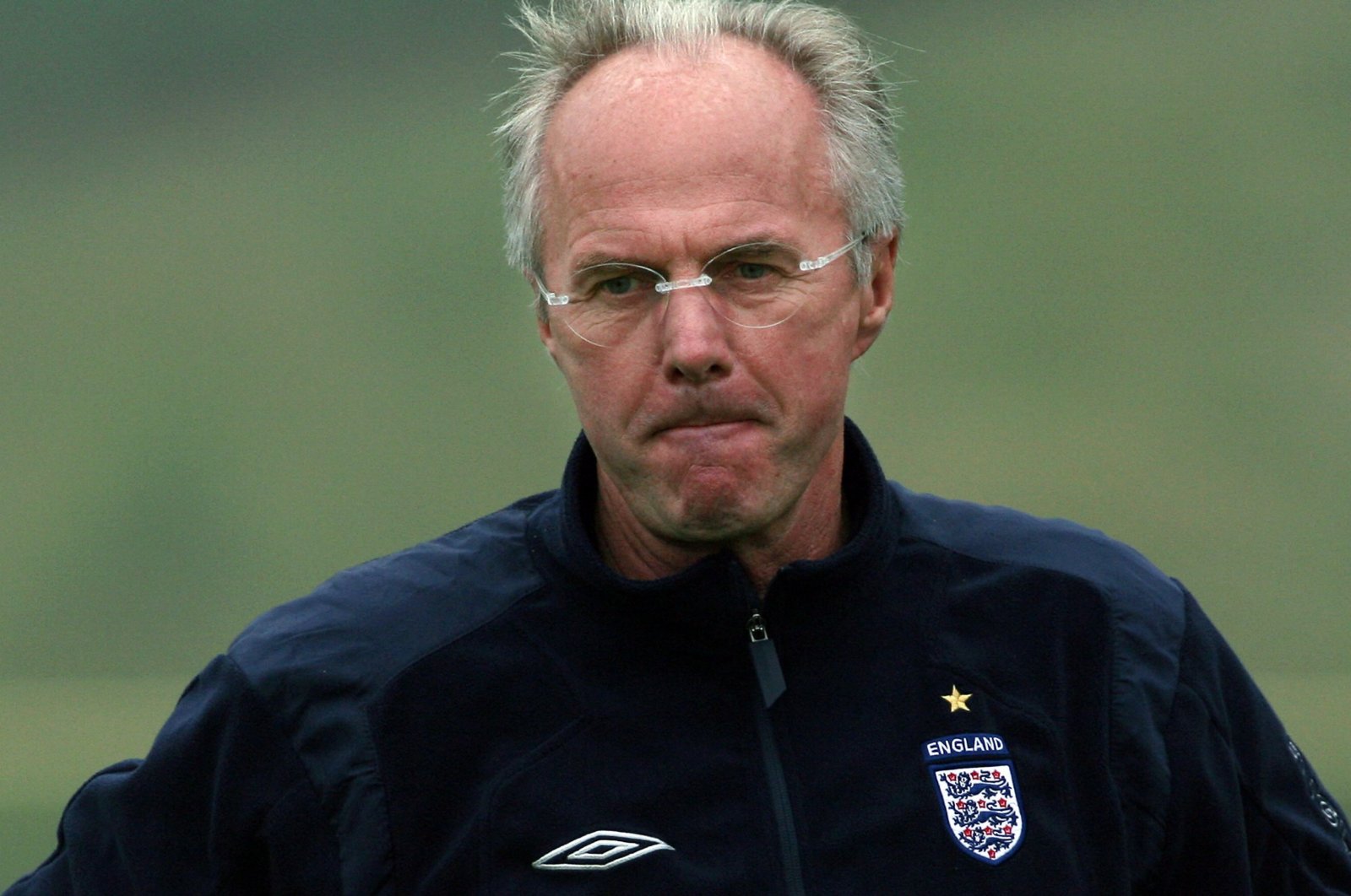 Swedish head coach of the English team Sven-Goran Eriksson looks on during a training session at the Mittelbergstadion in Buhlertal, Germany, June 28, 2006. (AFP Photo)