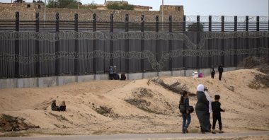 Displaced Palestinians, who fled their houses due to Israeli strikes, take shelter near the border with Egypt, in Rafah in the southern Gaza Strip, Jan. 11, 2024. (EPA Photo)
