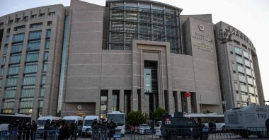 Turkish anti-riot police stand guard outside Istanbul courthouse on Nov. 26, 2021. (AFP File Photo)