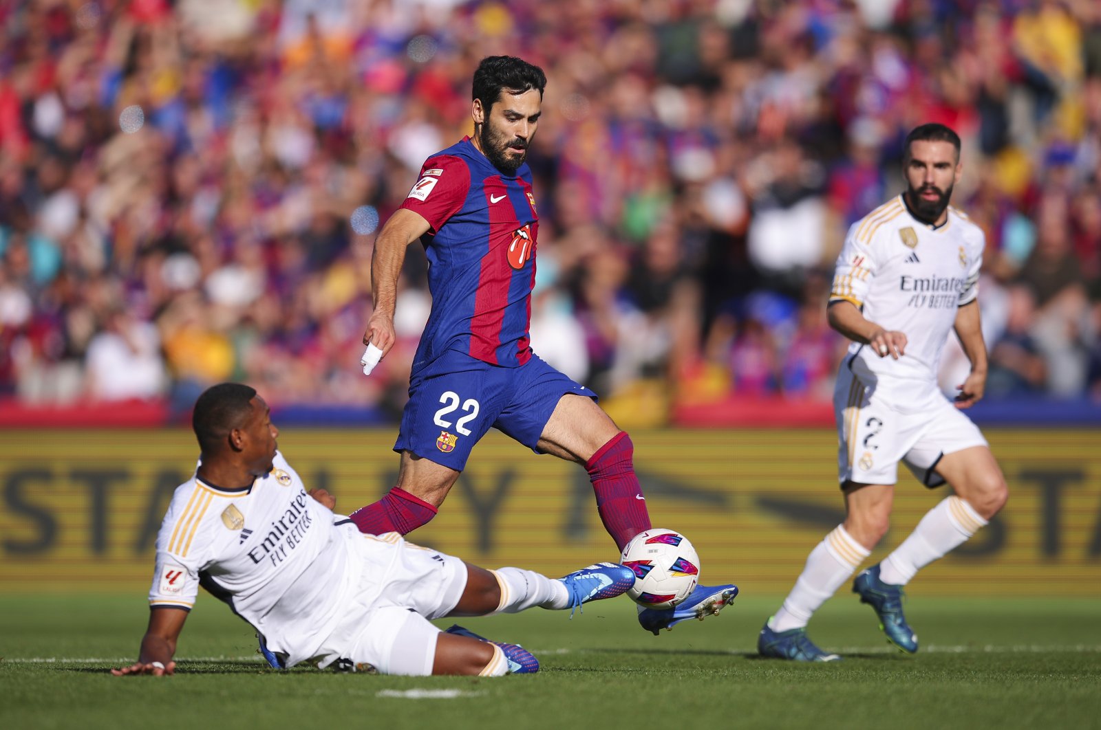 Barcelona&#039;s İlkay Gündoğan (C) challenges for the ball against Real Madrid&#039;s David Alaba during the La Liga match at Estadi Olimpic Lluis Companys, Barcelona, Spain, Oct. 28, 2023. (Getty Images Photo)