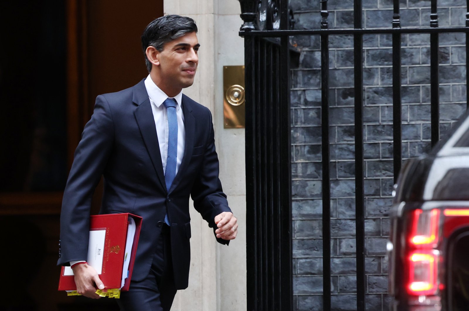 British PM Rishi Sunak departs 10 Downing St. in London, U.K., Dec. 13, 2023. (EPA Photo)