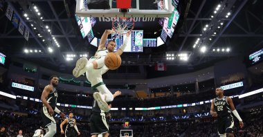 Celtics&#039; Kristaps Porzingis dunks against the Milwaukee Bucks during an NBA game, Milwaukee, Wisconsin, U.S., Jan. 11, 2024. (AFP Photo)