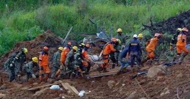 Emergency workers carry a body found in the area of a landslide, Choco department, Colombia, Jan. 14, 2024. (AFP Photo)