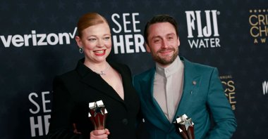 Australian actress Sarah Snook (L), winner of the Best Actress in a Drama Series award for &quot;Succession,” and U.S. actor Kieran Culkin, winner of the Best Actor in a Drama Series award for &quot;Succession,” pose in the press room during the 29th Annual Critics Choice Awards, California, U.S., Jan. 14, 2024.  (AFP Photo)