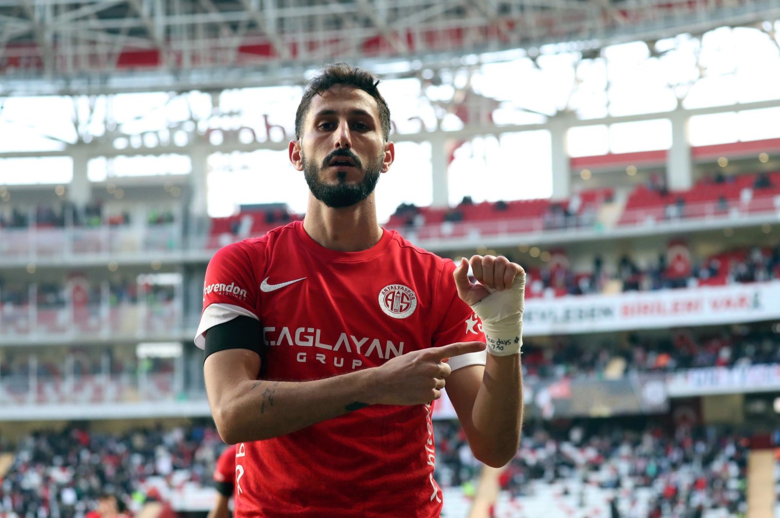 Antalyaspor&#039;s Israeli forward Sagiv Jehezkel displays the controversial message reading "100 days. 07/10" after scoring a goal during the Turkish Süper Lig match against Trabzonspor, Corendon Airlines Park Antalya Stadium, Antalya, Türkiye, Jan. 14, 2024. (DHA Photo)