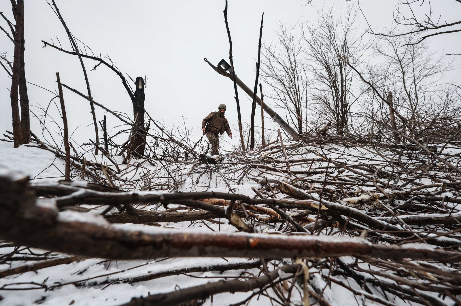 A Ukrainian serviceman walks at an undisclosed location in the Zaporizhia region, southeastern Ukraine, Jan. 14, 2024. (EPA Photo)