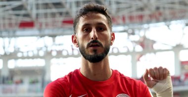 Antalyaspor's Israeli forward Sagiv Jehezkel displays a bandage on his wrist reading "100 days. 07/10" after scoring a goal during Turkish Süper Lig match against Trabzonspor at Corendon Airlines Park Antalya Stadium, Antalya, Türkiye, Jan. 14, 2024. (AFP Photo)