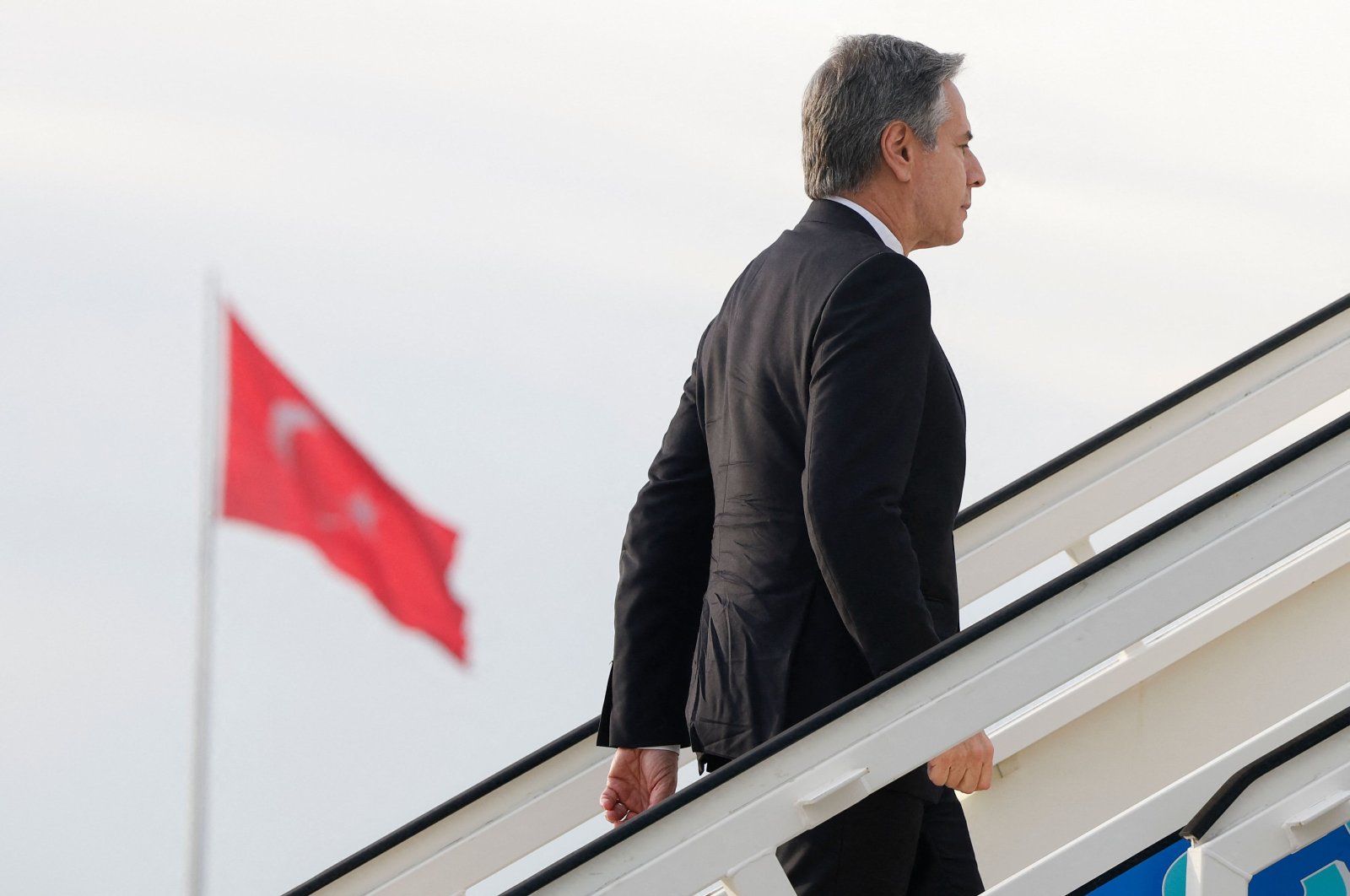 U.S. Secretary of State Antony Blinken boards a plane as he departs Türkiye for Greek Island of Crete, in Istanbul, Türkiye, Jan. 6, 2024. (AFP Photo)
