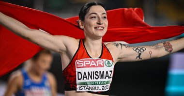 Tuğba Danışmaz celebrates after winning in the women&#039;s triple jump final during Day 2 of the European Indoor Athletics Championships at Ataköy Athletics Arena in Istanbul, Türkiye, March 4, 2023. (Getty Images Photo)