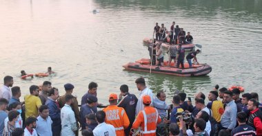 Members of Vadodara Fire and Emergency Services conduct search and rescue after a boat capsized at Harni Lake in Vadodara on Jan. 18, 2024. (AFP Photo)