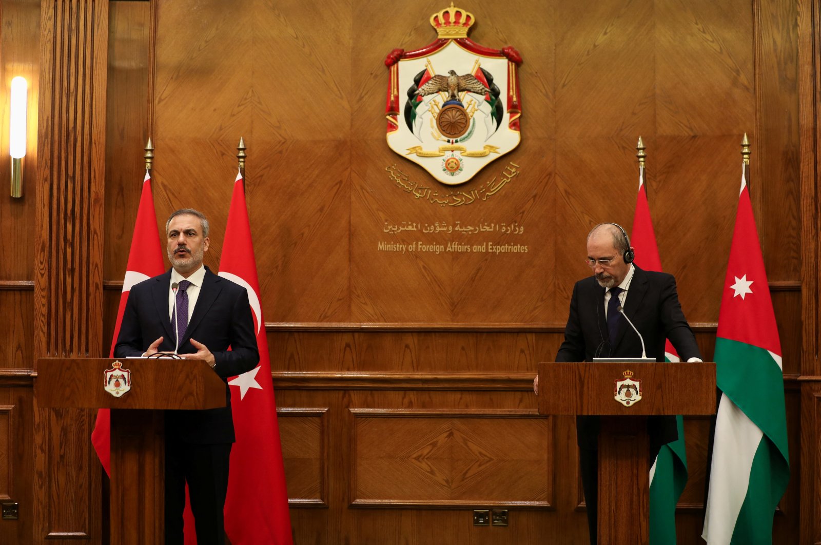 Foreign Minister Hakan Fidan (L) attends a press conference with Jordanian Foreign Minister Ayman Safadi in Amman, Jordan, Jan. 18, 2024. (Reuters Photo)