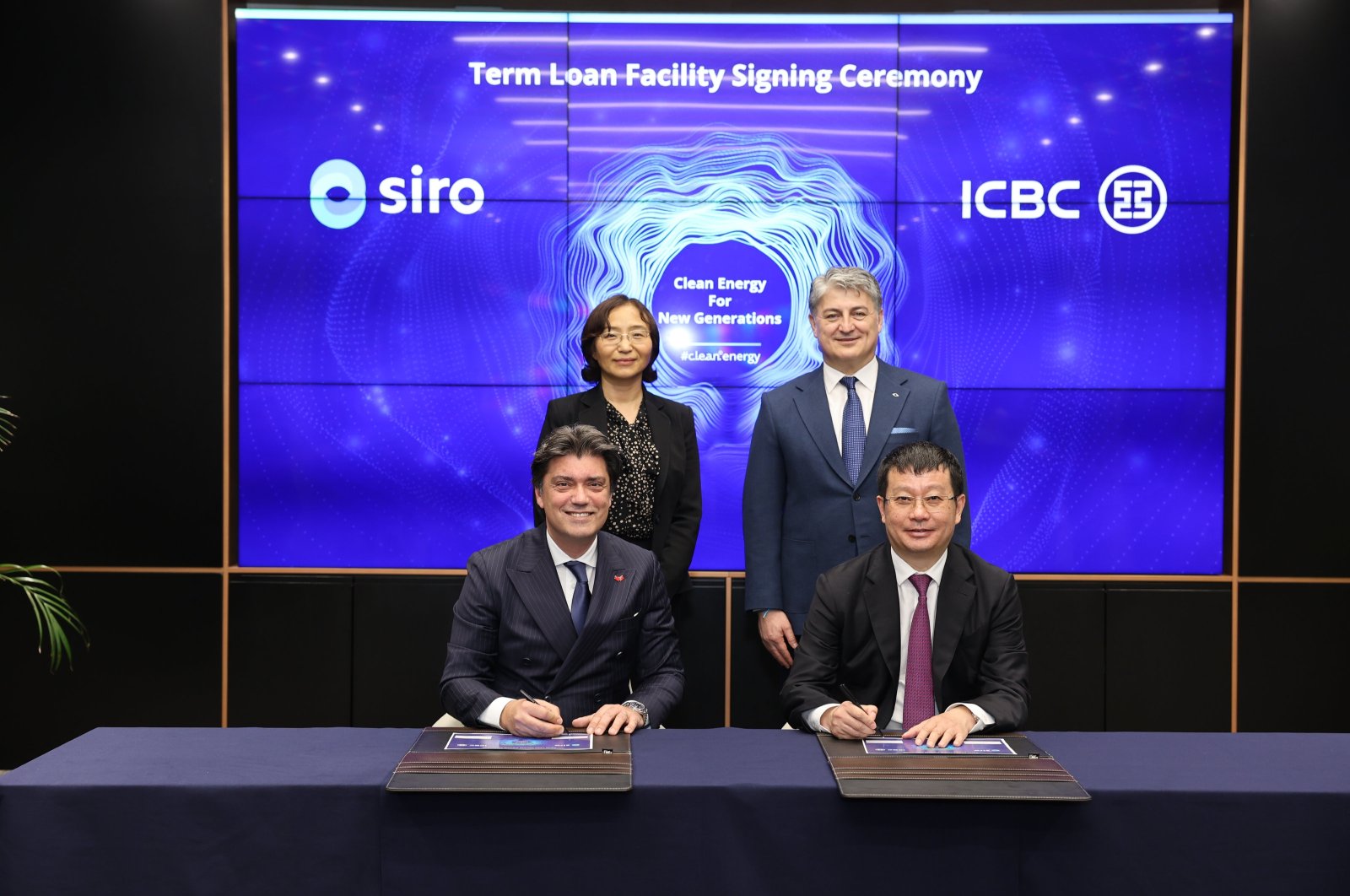Siro&#039;s Commercial General Manager Naci Özgür Özel (L), ICBC Turkey Chairperson Qian Hou (Back-L) and Togg CEO Gürcan Karakaş (Back-R) attend the loan signing ceremony held at the Siro management center in Gebze, northwestern Türkiye, Jan. 18, 2023. (AA Photo)